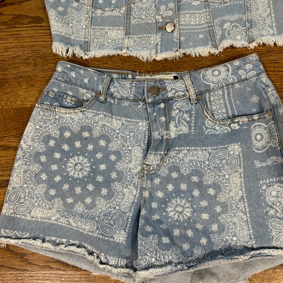 Indigo Saints Denim Light Wash Distressed Shorts and Jacket Set Raw Hem - Picture 3 of 10